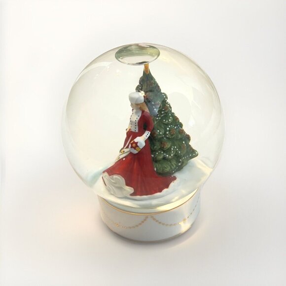 Royal Doulton Snow Globe Pretty Lady Christmas Day Figurine HN5523 #834 - Picture 2 of 11